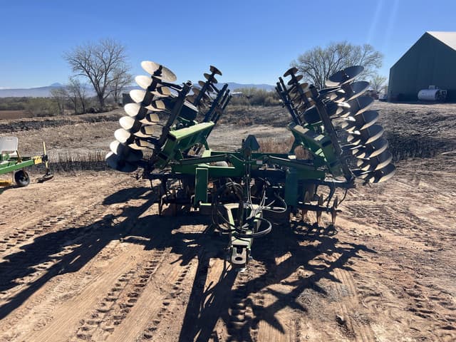 Image of John Deere 630 equipment image 1