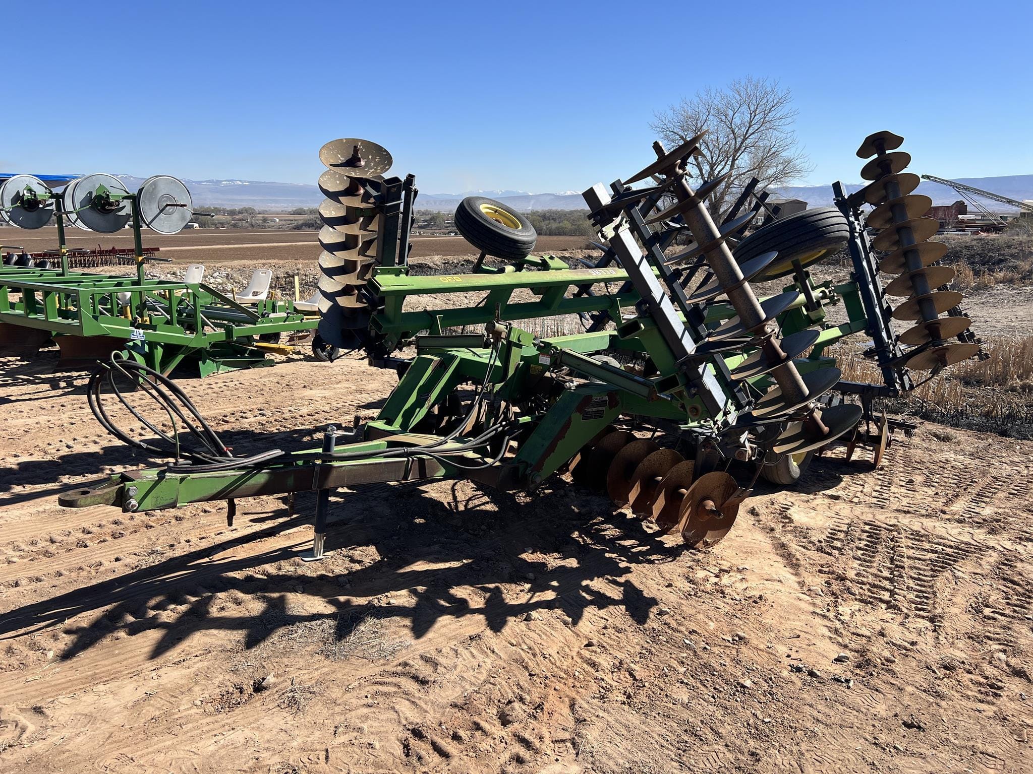 John Deere 630 Equipment Image0