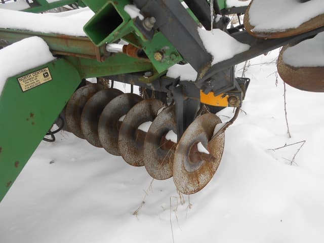 Image of John Deere 630 equipment image 1