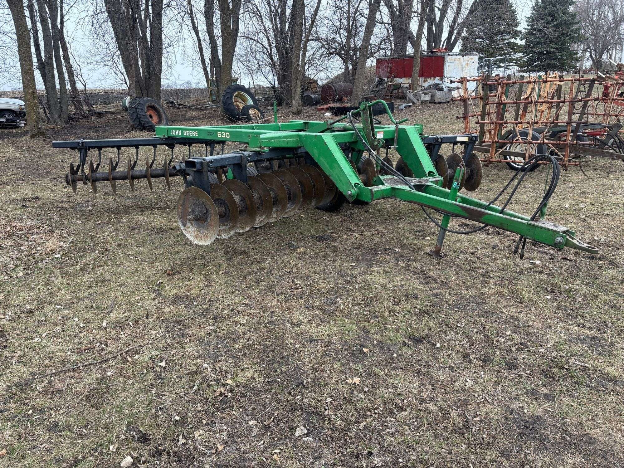 John Deere 630 Equipment Image0