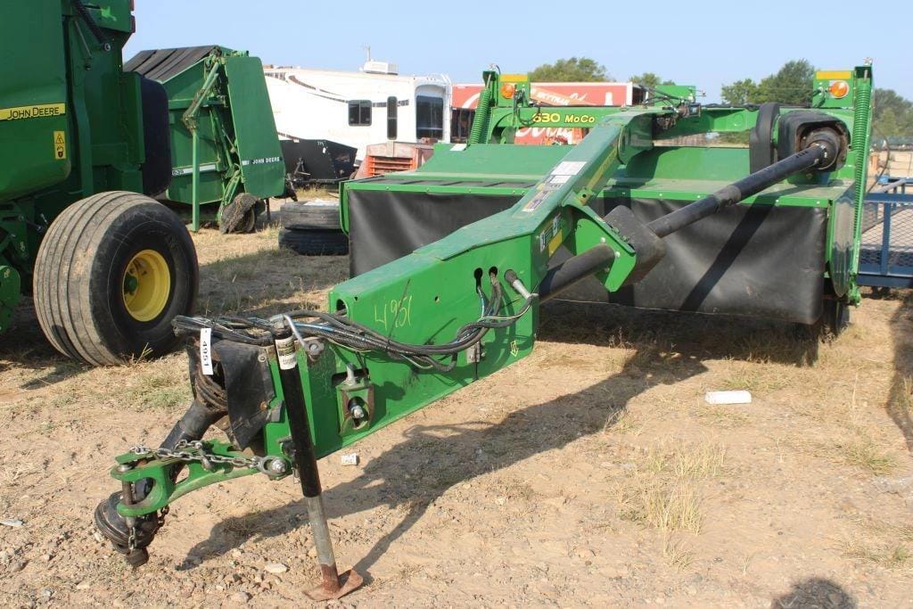 John Deere 630 Equipment Image0