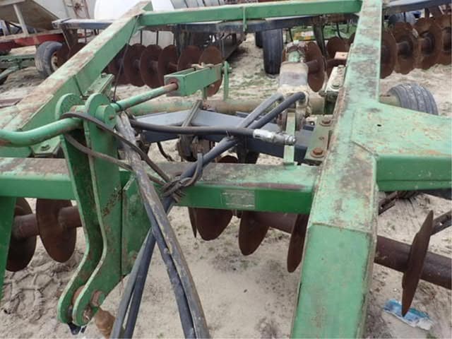 Image of John Deere 630 equipment image 3