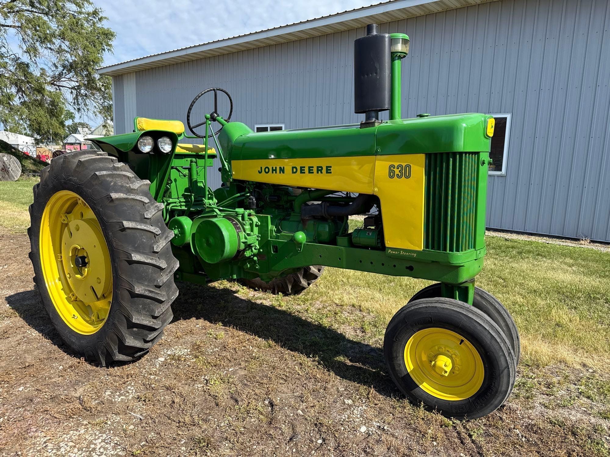 John Deere 630 Equipment Image0