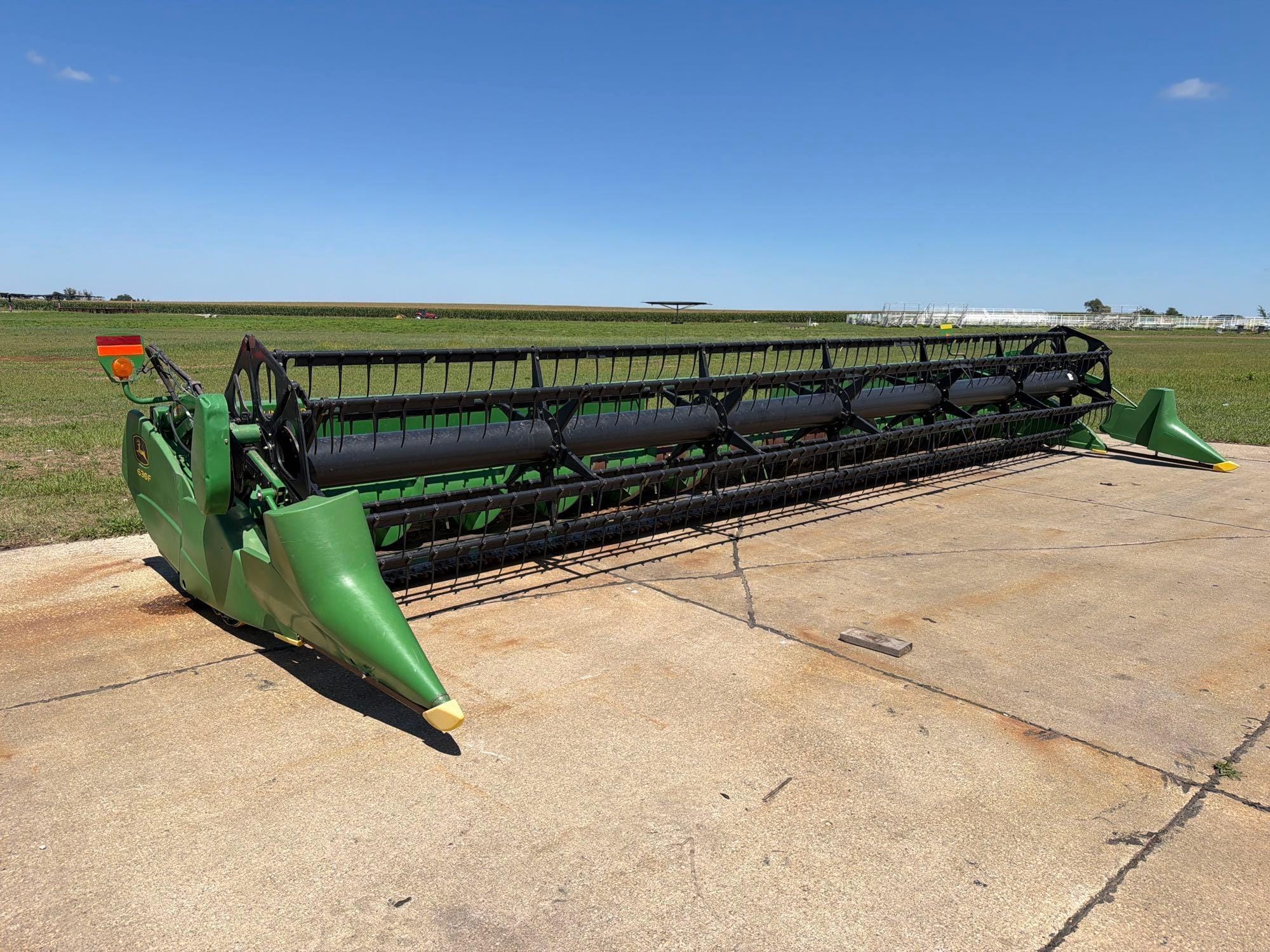 John Deere 630F Equipment Image0