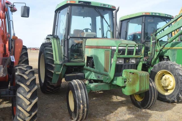 Image of John Deere 6310 equipment image 4