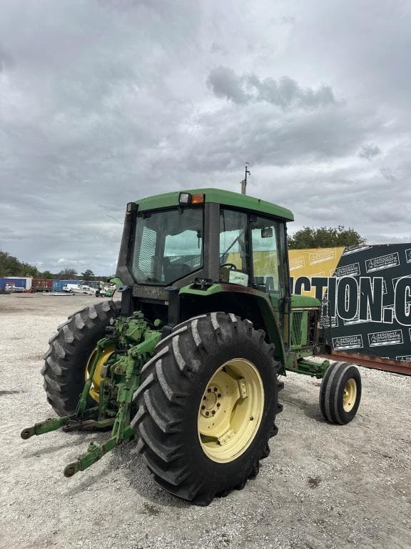 Image of John Deere 6310 equipment image 3