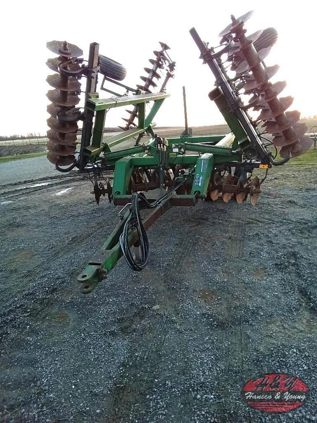 Image of John Deere 635 equipment image 1