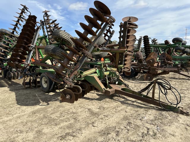 Image of John Deere 635 equipment image 1