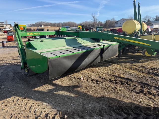 Image of John Deere 635 equipment image 1