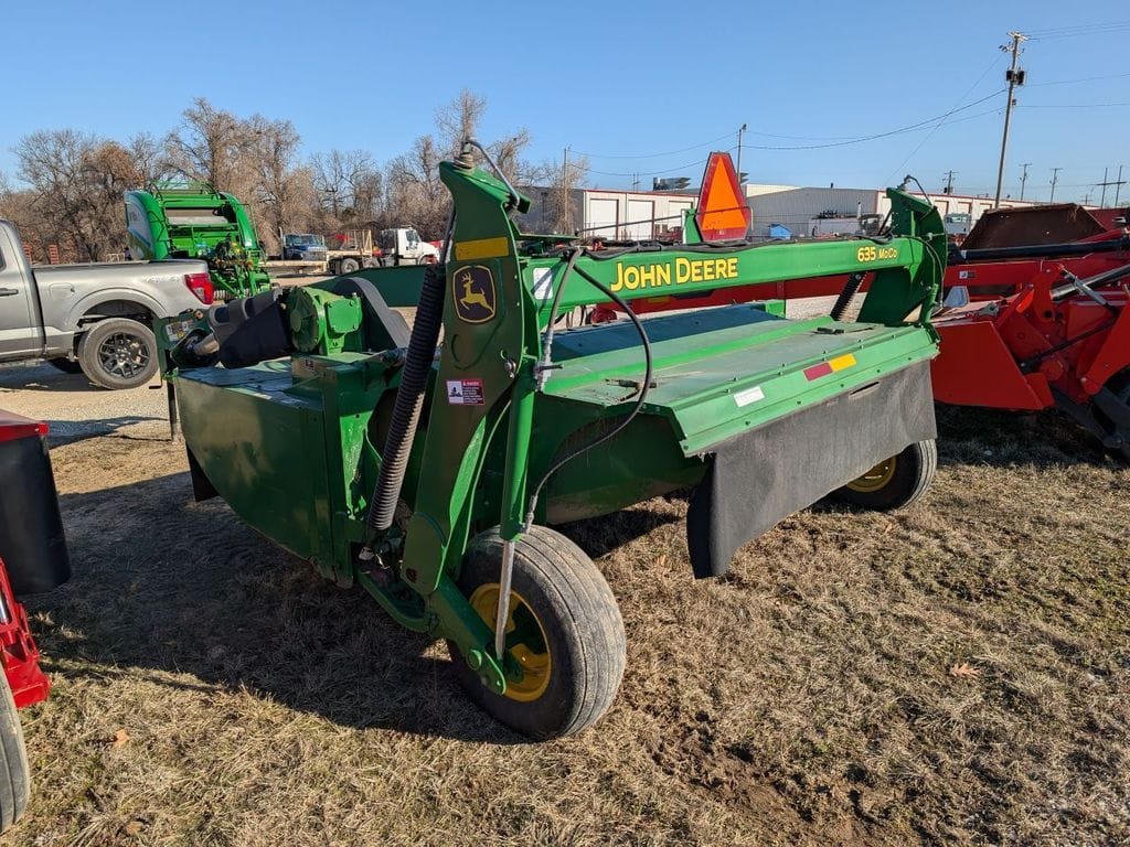 John Deere 635 Equipment Image0