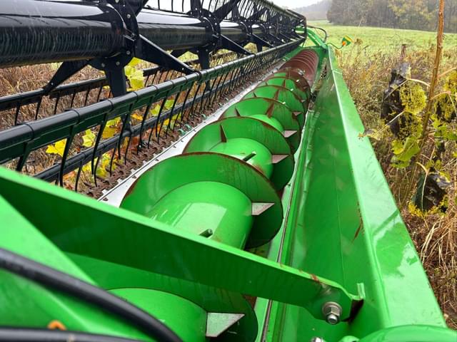 Image of John Deere 635 equipment image 1