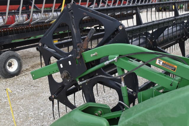 Image of John Deere 635F equipment image 4