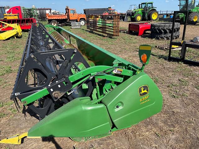 Image of John Deere 635F equipment image 4
