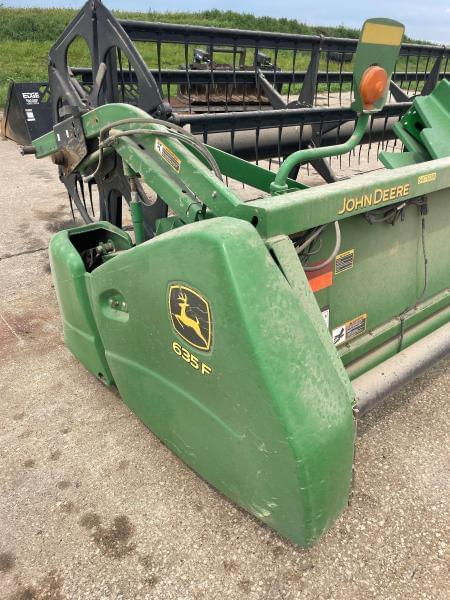 Image of John Deere 635F equipment image 4