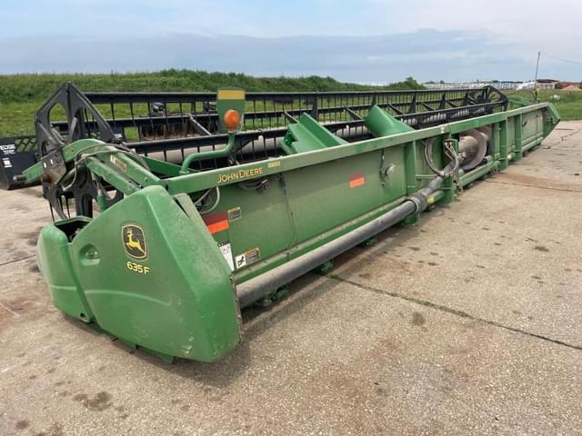 Image of John Deere 635F equipment image 3