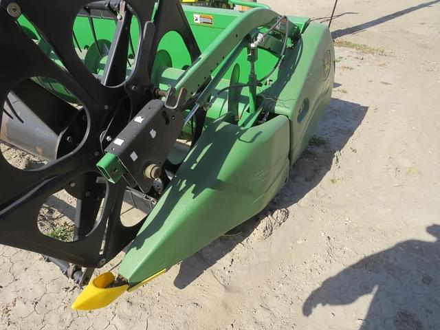 Image of John Deere 635F equipment image 4