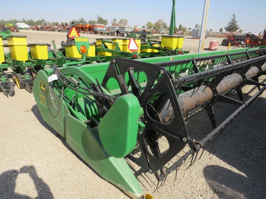 Main image John Deere 635F