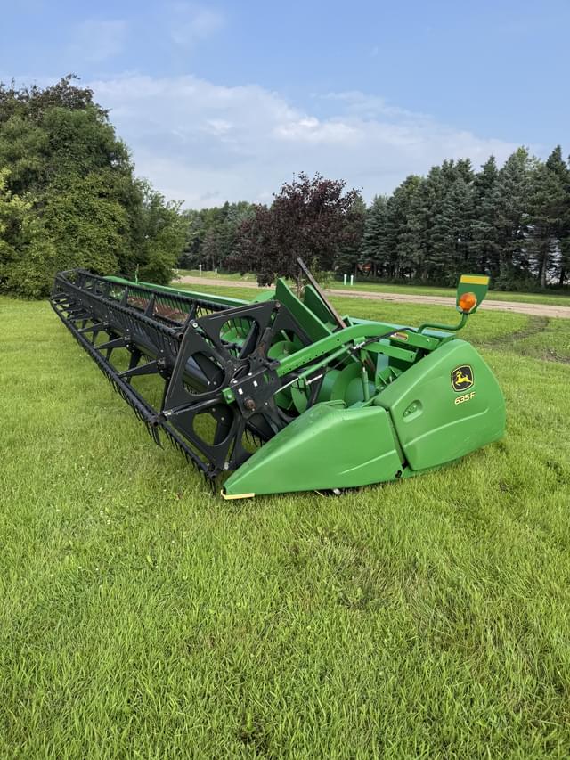 Image of John Deere 635F equipment image 4