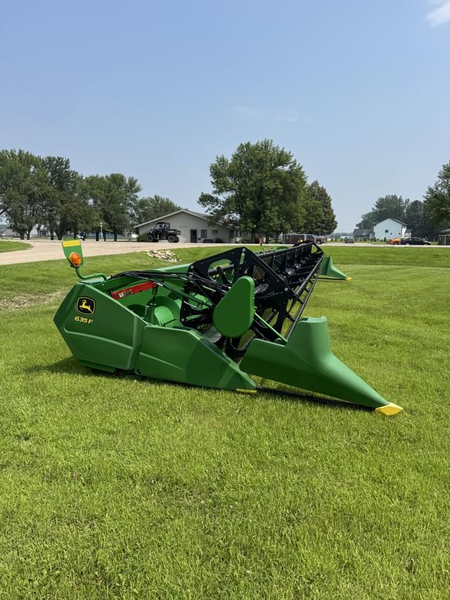 Image of John Deere 635F equipment image 4