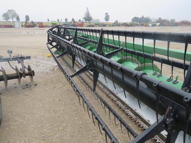 Image of John Deere 635F equipment image 4