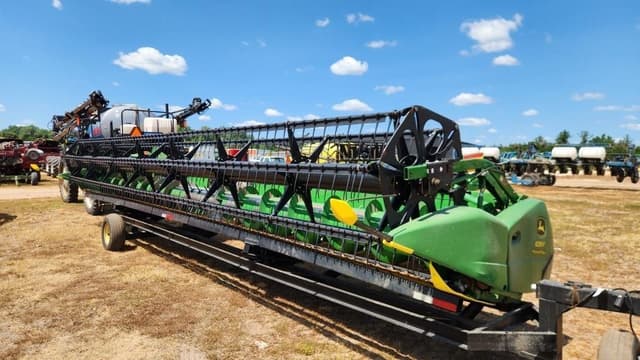 Image of John Deere 635F equipment image 1