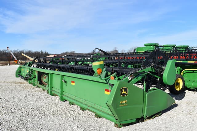 Image of John Deere 635F equipment image 3