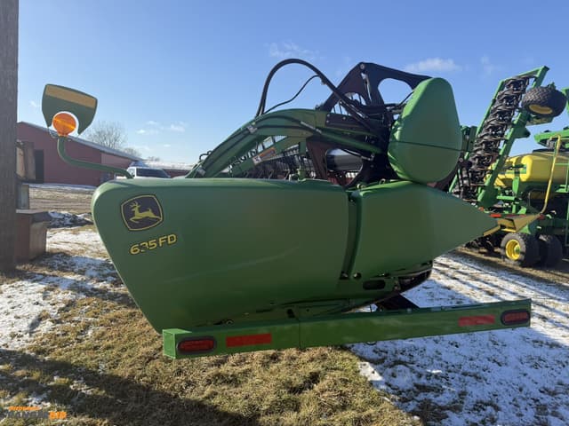 Image of John Deere 635FD equipment image 3