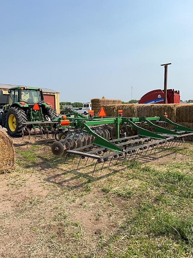 Image of John Deere 637 equipment image 2