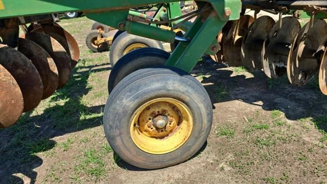 Image of John Deere 637 equipment image 2