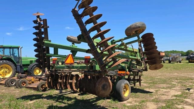 Image of John Deere 637 equipment image 3