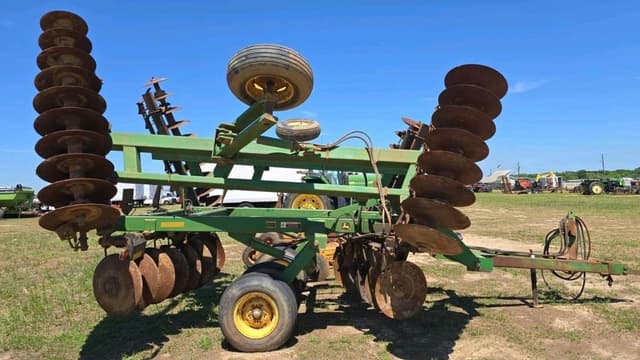 Image of John Deere 637 equipment image 1