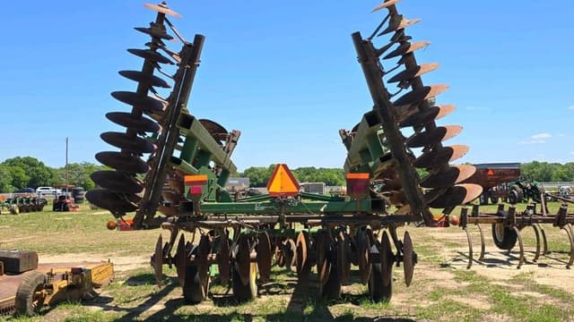 Image of John Deere 637 equipment image 4