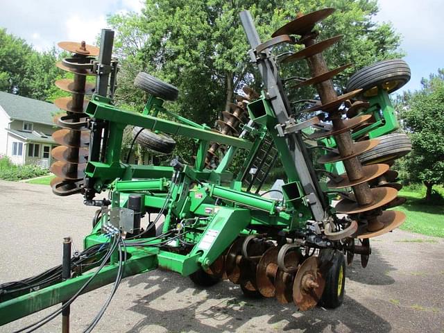 Image of John Deere 637 equipment image 1