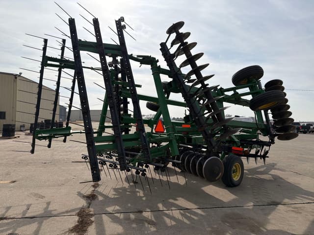 Image of John Deere 637 equipment image 3