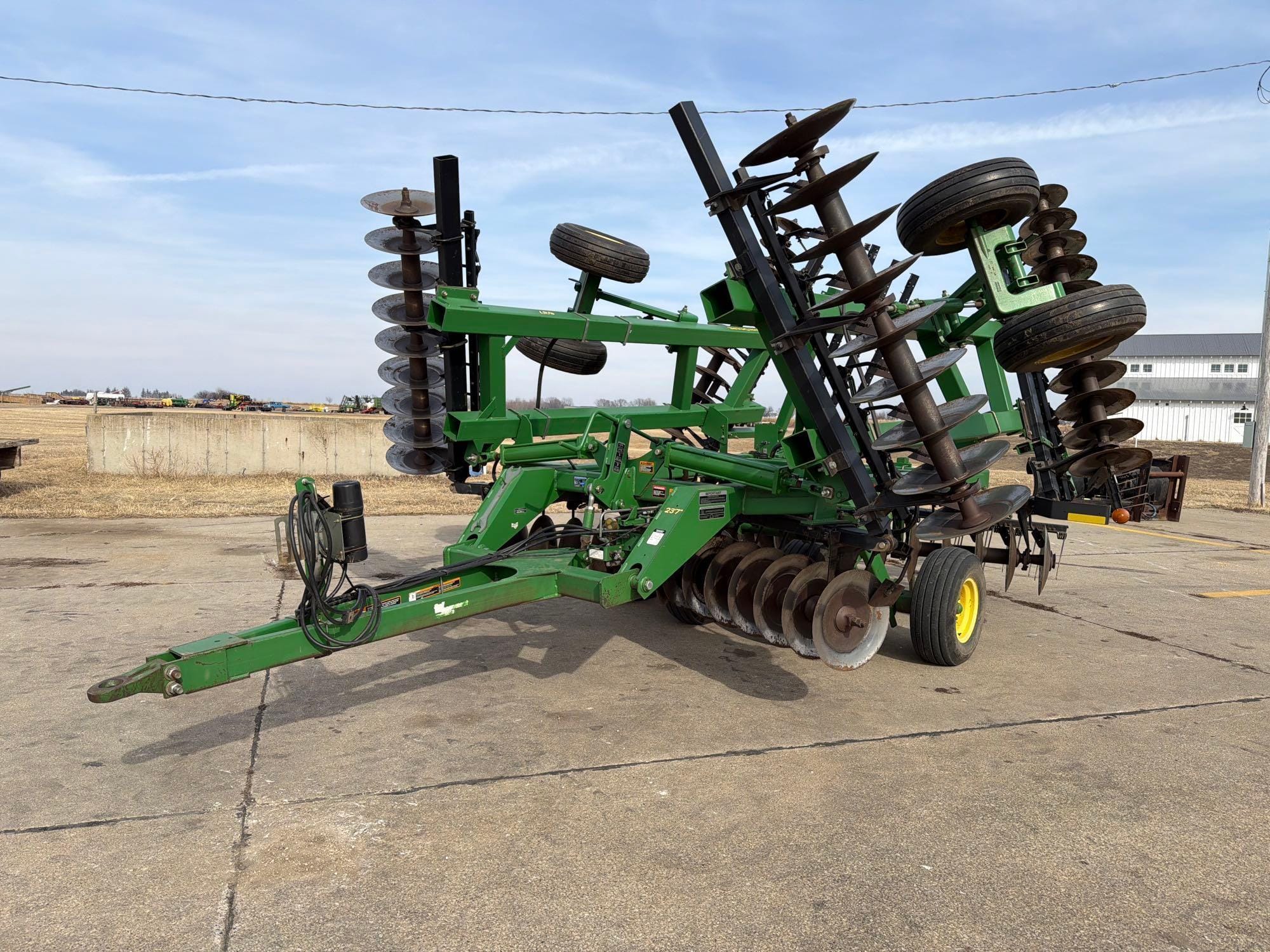 John Deere 637 Equipment Image0