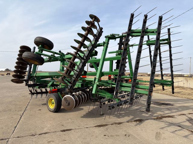 Image of John Deere 637 equipment image 4