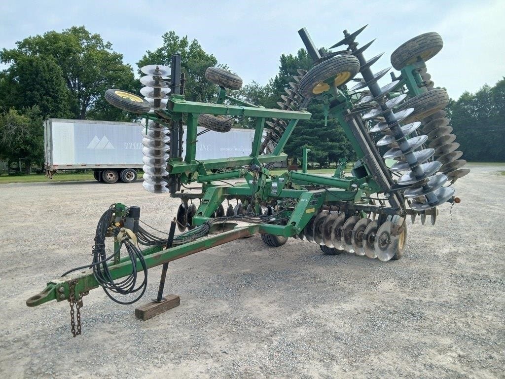 John Deere 637 Equipment Image0