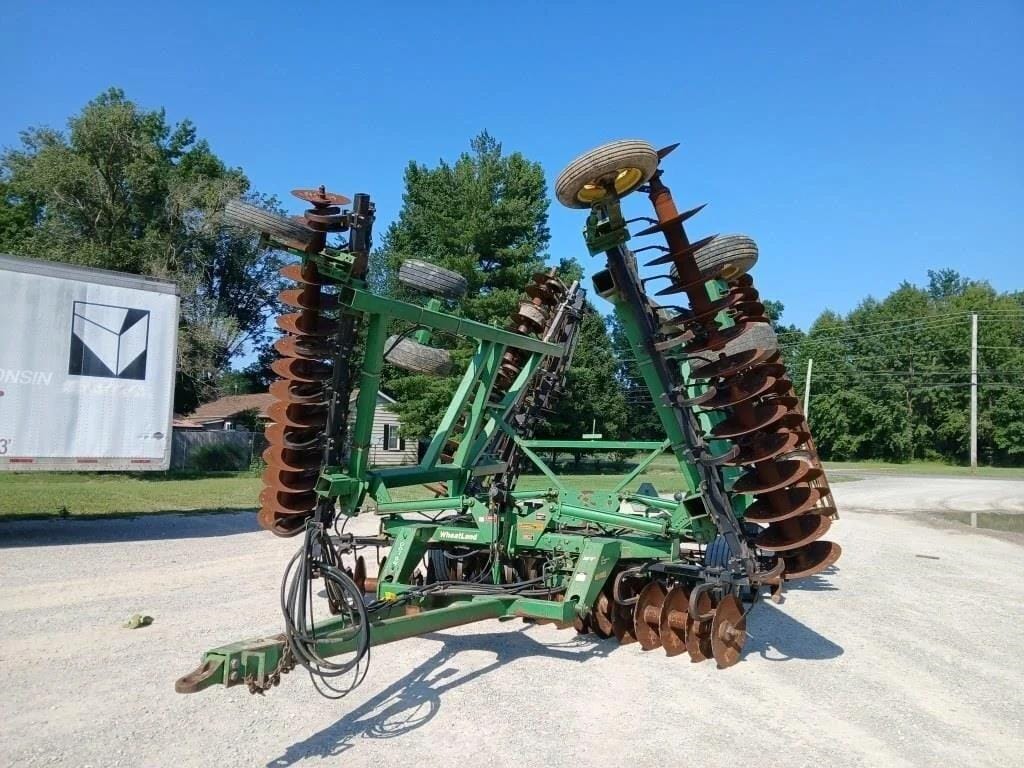John Deere 637 Equipment Image0