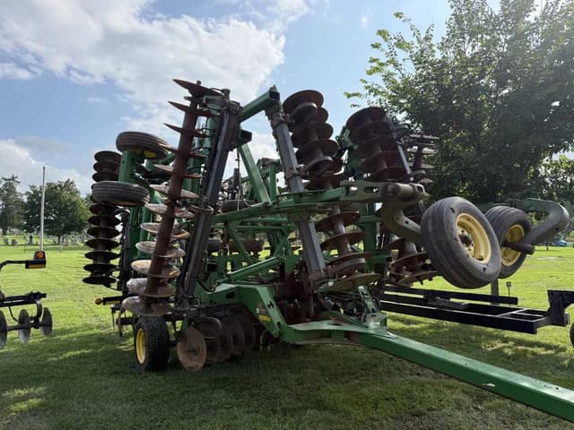 Image of John Deere 637 equipment image 1