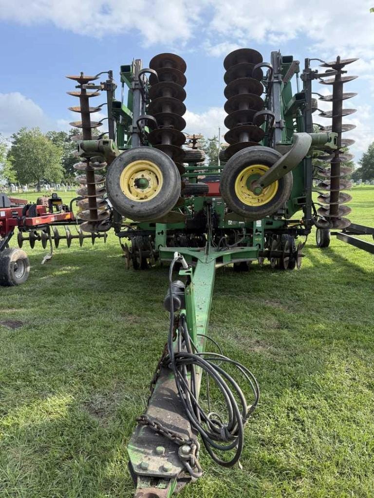 John Deere 637 Equipment Image0