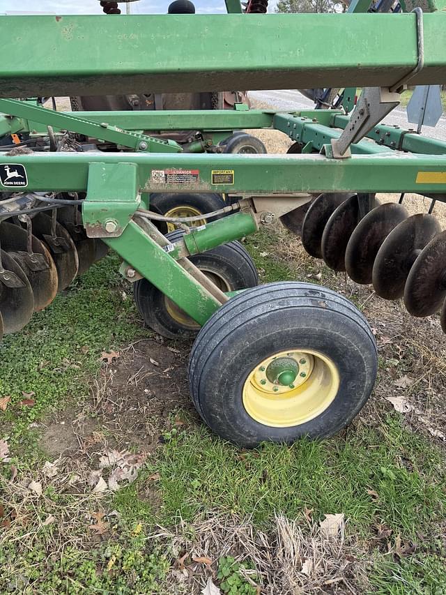 Image of John Deere 637 equipment image 4