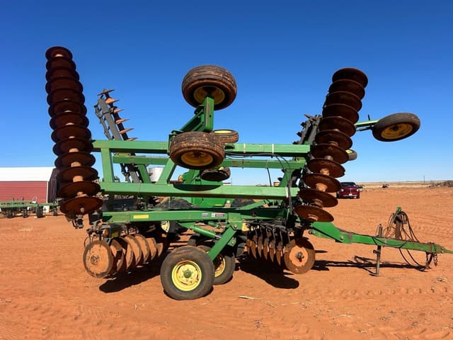 Image of John Deere 637 equipment image 1