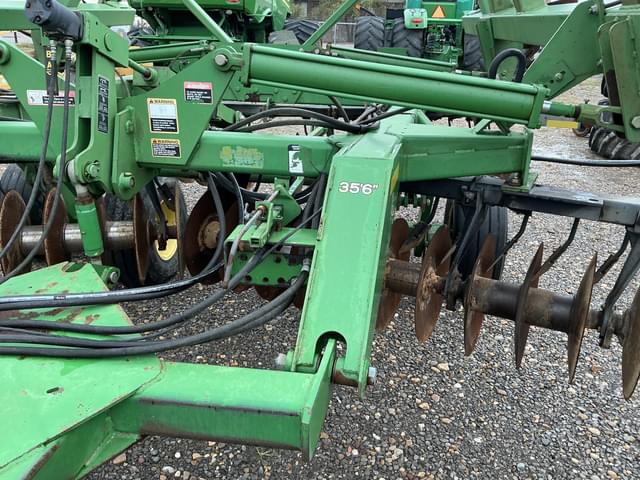 Image of John Deere 637 equipment image 1