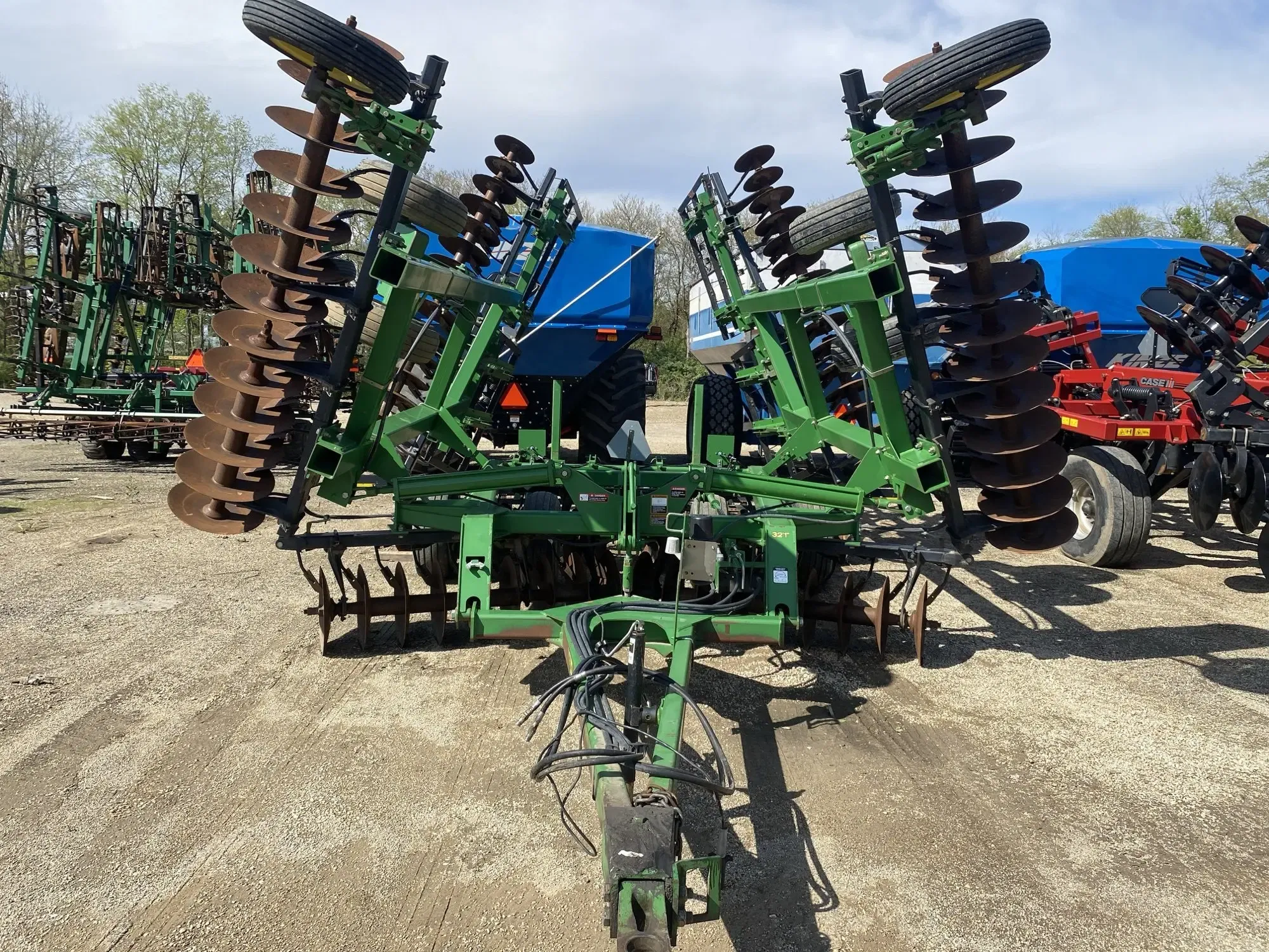John Deere 637 Equipment Image0
