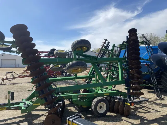 Image of John Deere 637 equipment image 2