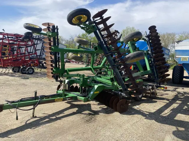 Image of John Deere 637 equipment image 1