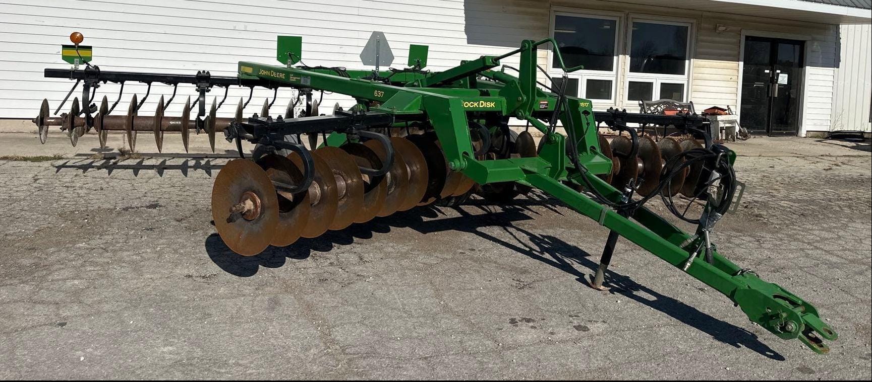 John Deere 637 Equipment Image0