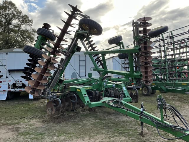 Image of John Deere 637 equipment image 2