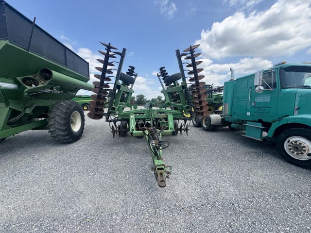 Image of John Deere 637 equipment image 3