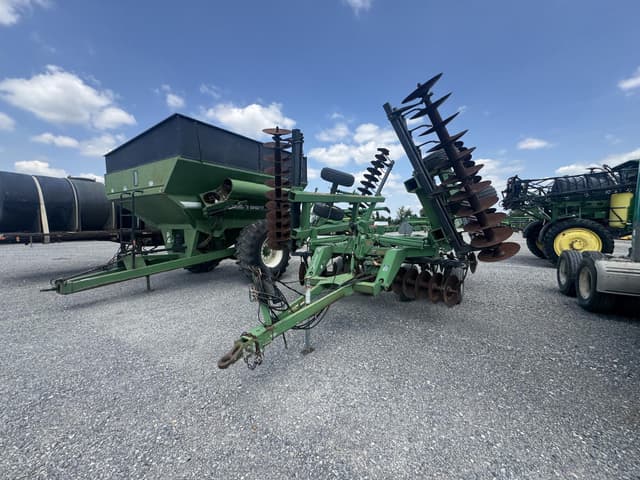 Image of John Deere 637 equipment image 1